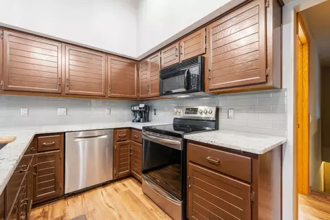 Kitchen - 909 E Windfield Pl #B, Appleton, WI 54911 photo 4 of 5