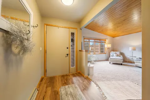 Entry Way - 909 E Windfield Pl #B, Appleton, WI 54911 photo 1 of 4