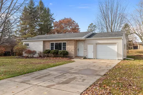 815 Sunset Ave, Algoma, WI 54201