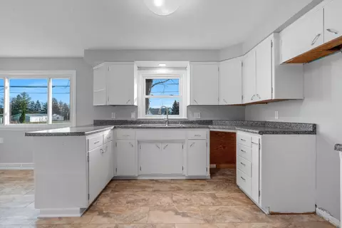 Kitchen - 4710 W Capitol Dr, Appleton, WI 54913 photo 3 of 3