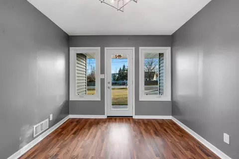 Entry Way - 4710 W Capitol Dr, Appleton, WI 54913 photo 1 of 2