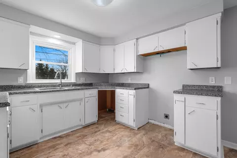 Kitchen - 4710 W Capitol Dr, Appleton, WI 54913 photo 2 of 3