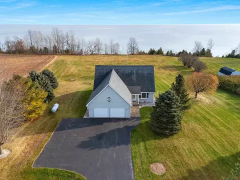 n1356 Lakeshore Road, Kewaunee, WI 54216