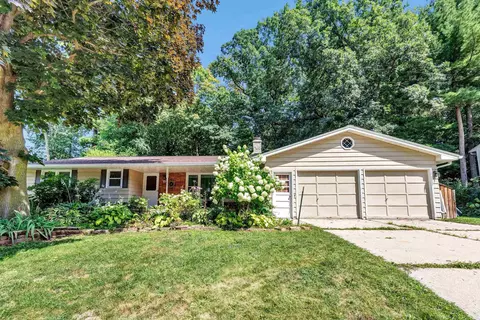 1014 Laverne Dr, Green Bay, WI 54311