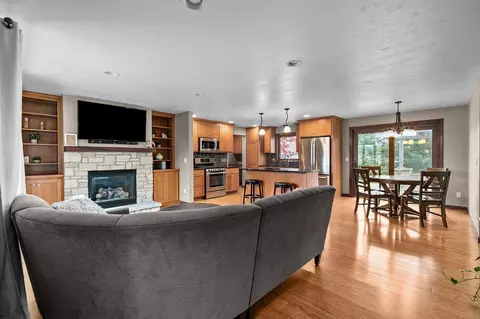 606 S Wild Rose Ln, Appleton, WI 54914 photo 2