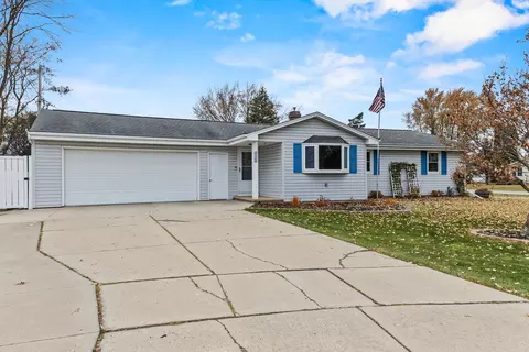 2120 E River Dr, Green Bay, WI 54301