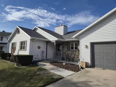 4524 Bleser Ct, Manitowoc, WI 54220