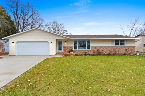526 Lorraine Ln, Green Bay, WI 54311