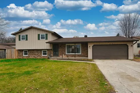 2607 Vicki Ln, Green Bay, WI 54311