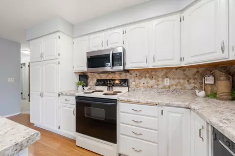 Kitchen - 507 E Sylvan Ave, Appleton, WI 54915 photo 3 of 6