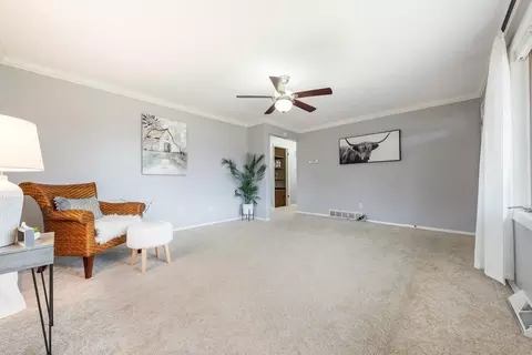 Living - 507 E Sylvan Ave, Appleton, WI 54915 photo 3 of 4
