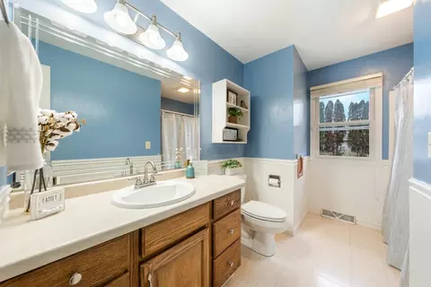 Bath - 507 E Sylvan Ave, Appleton, WI 54915 photo 1 of 4