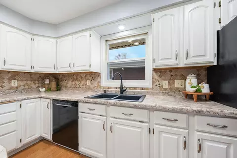 Kitchen - 507 E Sylvan Ave, Appleton, WI 54915 photo 1 of 6