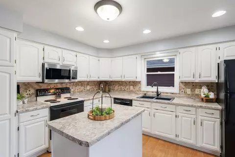 Kitchen - 507 E Sylvan Ave, Appleton, WI 54915 photo 2 of 6