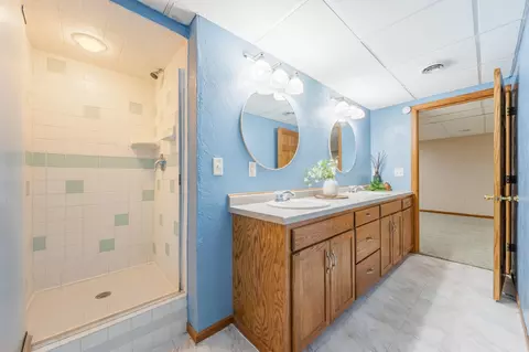Bath - 507 E Sylvan Ave, Appleton, WI 54915 photo 4 of 4