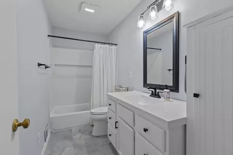 Bath - 1920 E Frances St, Appleton, WI 54911 photo 1 of 1