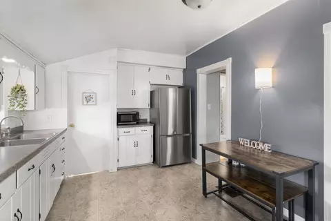 Entry Way - 817 W Packard St, Appleton, WI 54914 photo 1 of 1