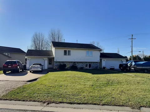 337 Wintergreen Dr, Omro, WI 54963