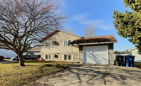 321 Wintergreen Dr, Omro, WI 54963