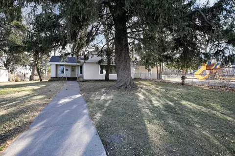 224 E Scott St, Omro, WI 54963