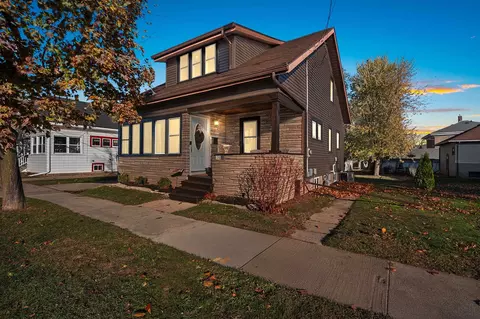 318 Vandenbroek St, Little Chute, WI 54140