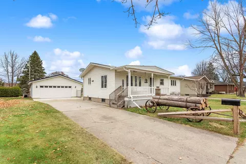 1520 Daggett St, Marinette, WI 54143