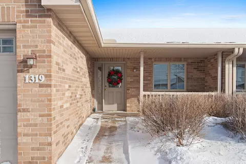 1319 Pond View Cir #59, De Pere, WI 54115