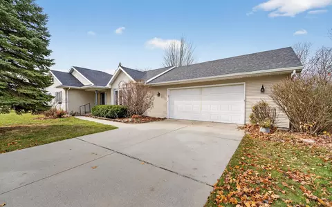 124 University Dr, Fond Du Lac, WI 54935