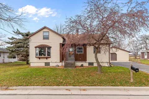 433 Spruce St, Omro, WI 54963