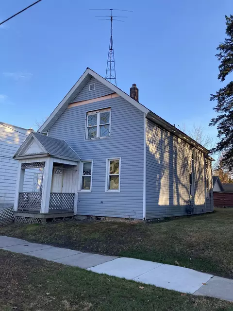1709 Madison St, Manitowoc, WI 54220