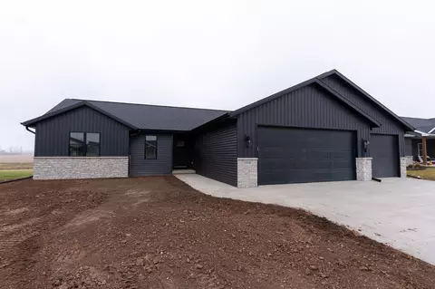w5836 Edgewood Drive, Menasha, WI 54952