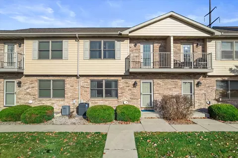 1690 Drum Corps Dr #H, Menasha, WI 54952