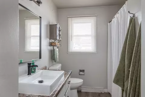 Bath - 2915 S Gladys Ave, Appleton, WI 54915 photo 1 of 1