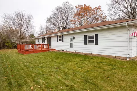 Exterior - 2915 S Gladys Ave, Appleton, WI 54915 photo 3 of 8