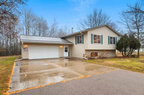 920 Hoffman St, Gresham, WI 54128