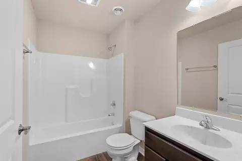Bath - 540 River Dr, Berlin, WI 54923 photo 2 of 3