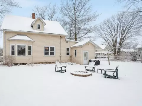 406 Oak St, Luxemburg, WI 54217