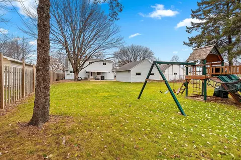 Exterior - 925 W Lindbergh St, Appleton, WI 54914 photo 6 of 10