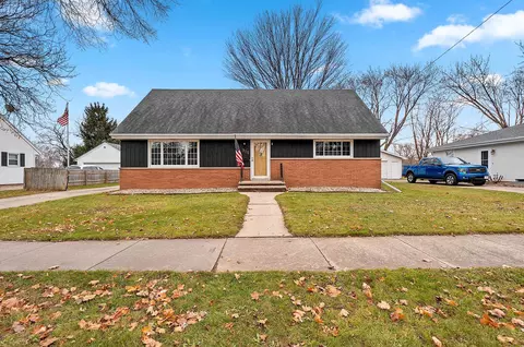 Exterior - 925 W Lindbergh St, Appleton, WI 54914 photo 9 of 10