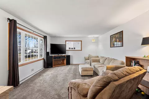 Living - 925 W Lindbergh St, Appleton, WI 54914 photo 1 of 1