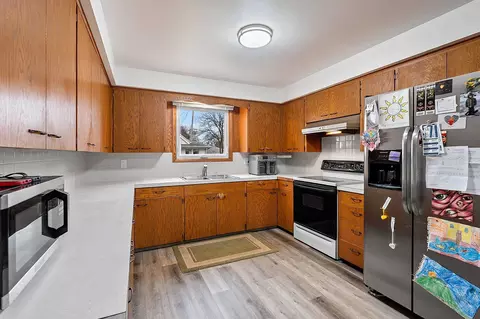 Kitchen - 925 W Lindbergh St, Appleton, WI 54914 photo 2 of 3