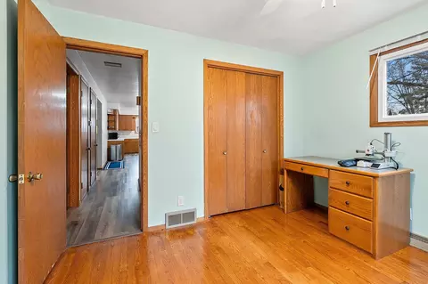 Bedroom - 925 W Lindbergh St, Appleton, WI 54914 photo 4 of 8