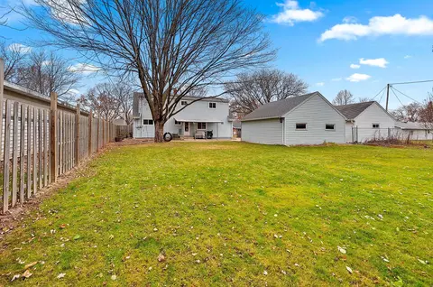 Exterior - 925 W Lindbergh St, Appleton, WI 54914 photo 7 of 10