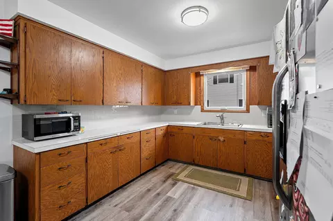 Kitchen - 925 W Lindbergh St, Appleton, WI 54914 photo 3 of 3