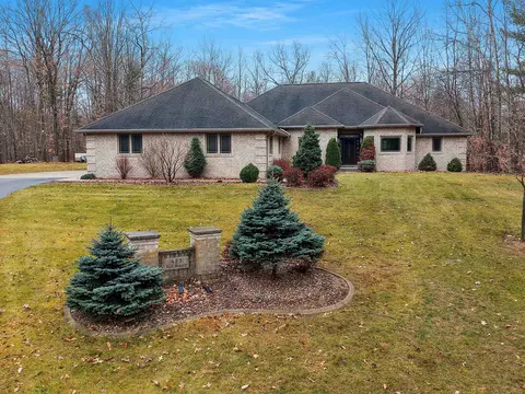 425 Hill Haven Ct, Little Suamico, WI 54141