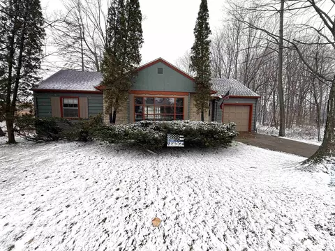 18 20th St, Clintonville, WI 54929