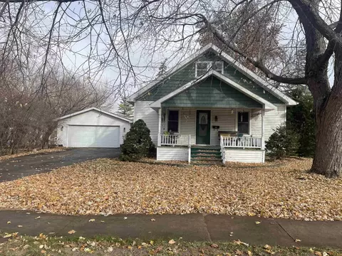 412 W Division St, Kaukauna, WI 54130