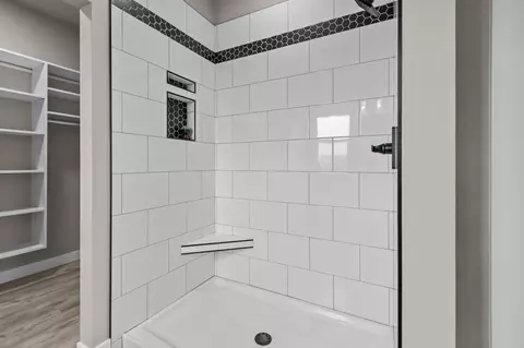 Bath - 5358 Pennsylvania Ave, Appleton, WI 54914 photo 3 of 4