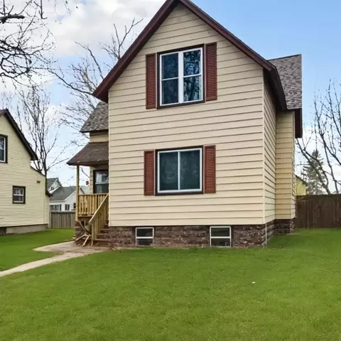2809 14th St, Menominee, MI 49858