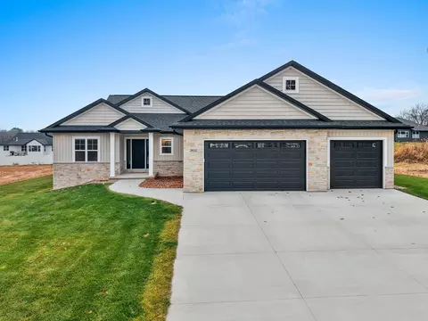 2652 Chambers Xing, Suamico, WI 54313
